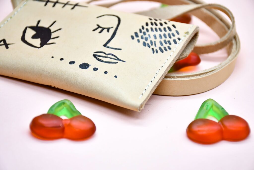 shapes-line art neck wallet 9