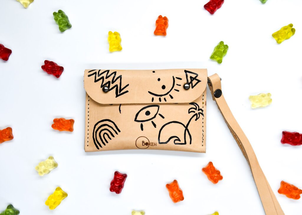shapes-line art neck wallet 1