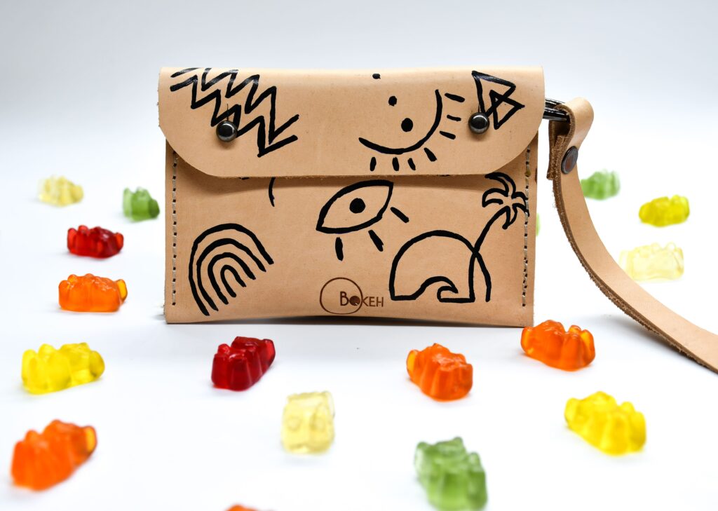 shapes-line art neck wallet 4